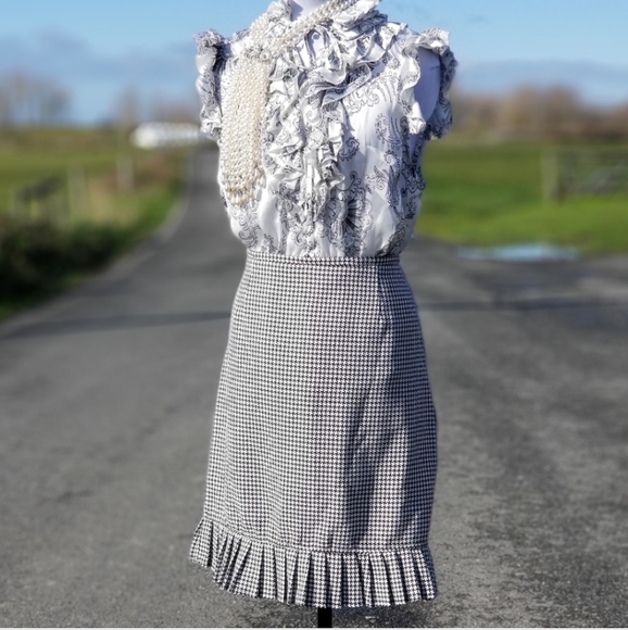 T. Milano pencil skirt suit set sz 12P blk/wht - Picture 6 of 11